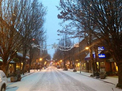 Christmas is coming to downtown McMinnville | Oregon wine country ...