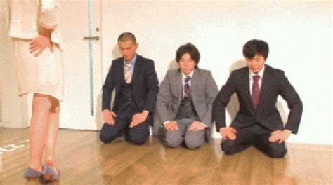 GIFs of Bows, Bowing People - Reverence, Curtsies on GIFs