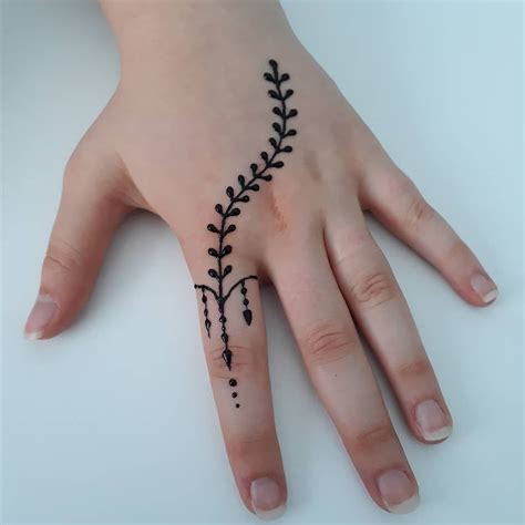 Simple Small Henna Hand Tattoo - Viraltattoo