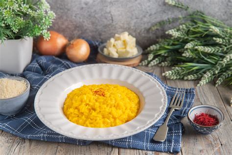 Risotto allo zafferano - Ricetta originale del famoso primo piatto lombardo