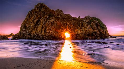 壁紙，1366x768，美国，岸，日出和日落，Pfeiffer Beach Big Sur，加利福尼亚州，岩，光射线，大自然，下载，照片