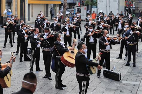 Plaza Garibaldi sigue viva y sus mariachis no deja de sonar