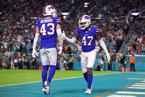 Full highlights of the Bills’ 21-14 win over the Dolphins - Yahoo Sports