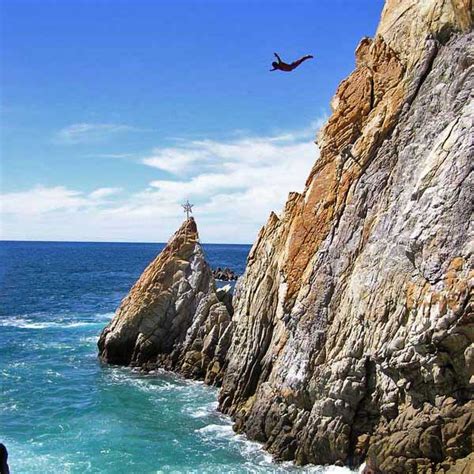 Visit Acapulco | Cliff Divers | Old Town | Beaches | Other Sights | Hotels