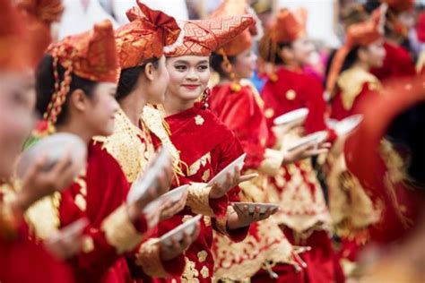 7 Tarian Adat Sumatra Barat dengan Dominasi Budaya Khas Minang - Tak ...