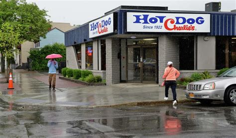 Hot Dog Charlie's returns to Troy after 8-year absence