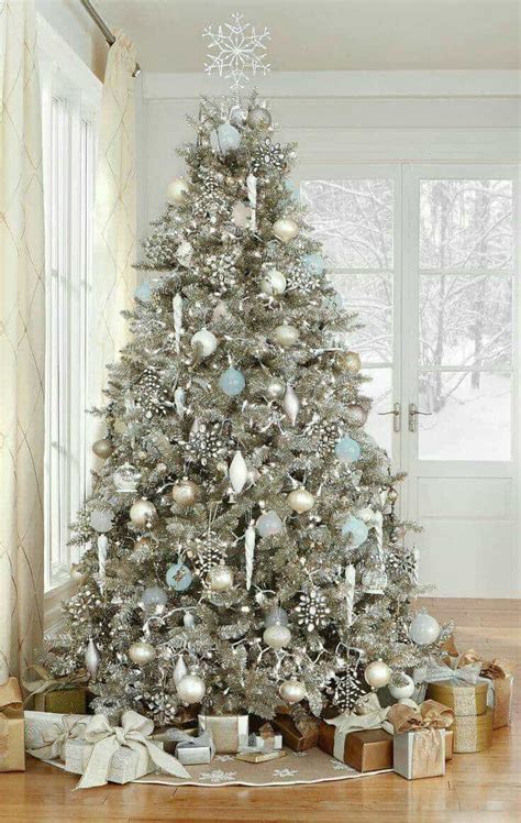 Stylish New Ways to Decorate Your Christmas Tree