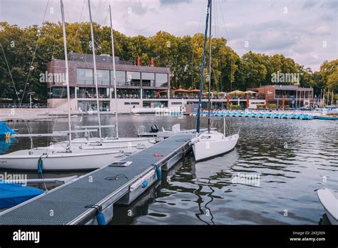 25 July 2022, Munster, Germany: Many sailboats and other vessels for ...