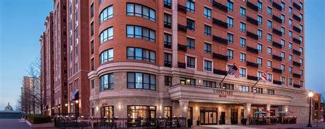 Hotels near Navy Yard Metro Station | Courtyard Washington Capitol Hill ...