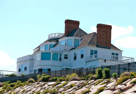 The Story Behind Taylor Swift's Beach House