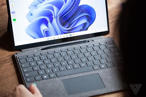 Microsoft’s new Surface pen feels like it’s alive - The Verge