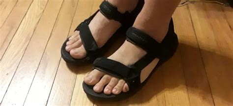 5 Best Sandals for Swollen Feet in 2023| Detailed Buying Guides