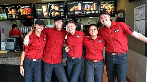 McDonald’s staff say final goodbye to store | The Courier Mail