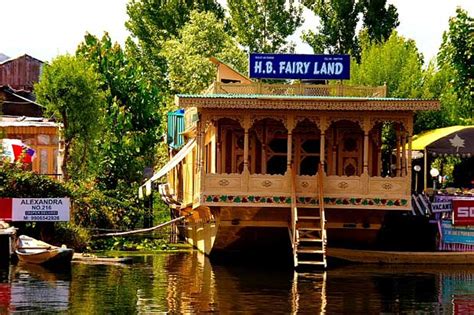 Houseboat of Dal Lake Srinagar history and tourism details