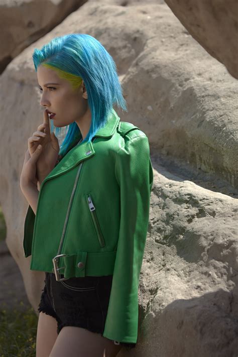 Halsey's "Badlands" is a Superb Introduction to a Unique Artist; Album ...