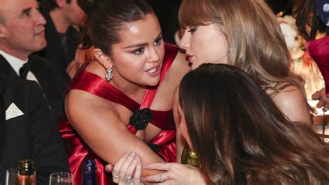 Selena Gomez revela qué le dijo a Taylor Swift en los Globos de Oro