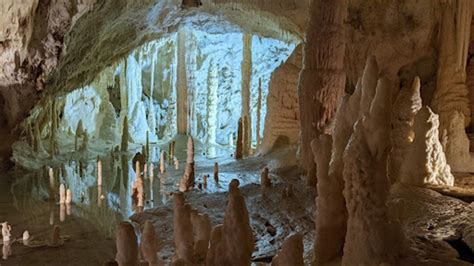 Stalagmite vs. Stalactite: What’s The Difference? – The Word Counter