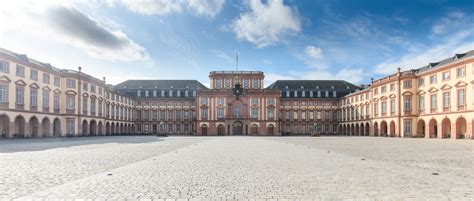 Studiere an der Uni im Schloss | Universität Mannheim