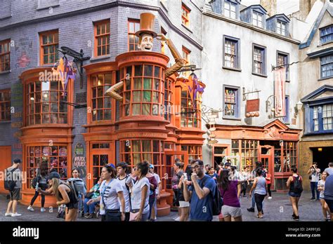 Diagon alley shops hi-res stock photography and images - Alamy