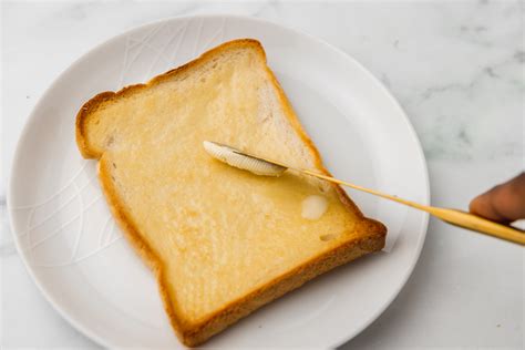 How To Toast Bread In The Oven - yourcookingbuddy.com