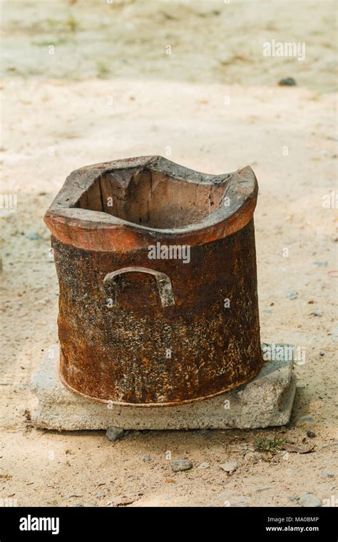 Chinese earthen stove hi-res stock photography and images - Alamy