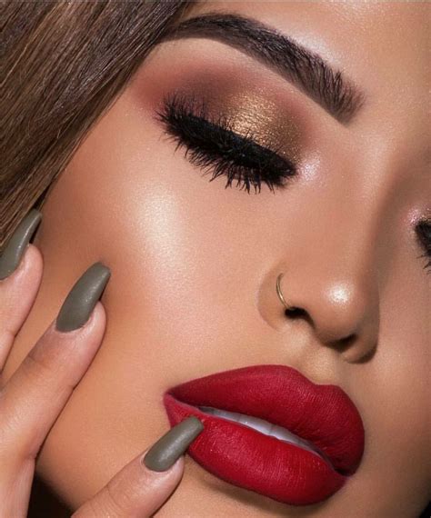 Pin by Morgan 🤘🏼 on 《 l o o k s 》 | Eye makeup, Red lip makeup ...