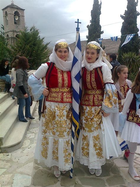 Pin by Venus Corlew-Bubeck on Greece-Folk Costumes, Jewelry & Medals ...