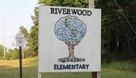 Riverwood Elementary School Sign, Memphis, TN Editorial Stock Image ...