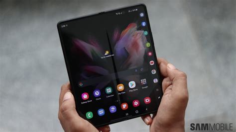 Samsung Galaxy Z Fold 3 screens are cracking for no reason - SamMobile