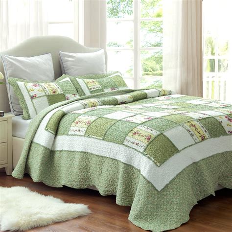 Bedsure 3 Piece Green Floral Patchwork Ruffle King Quilt & Sham Bedding ...