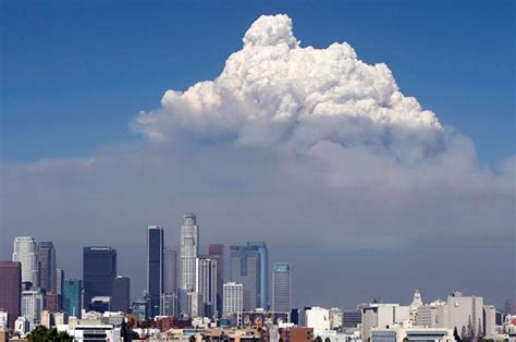 California fire analysis: What are pyrocumulus clouds? - Los Angeles Times