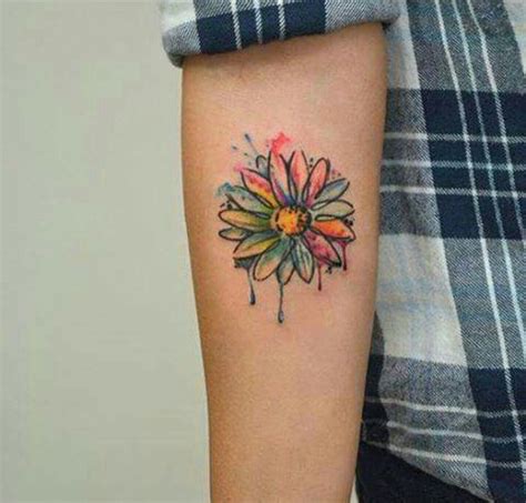 Pin auf Ink Me!! | Gänseblümchen tattoo-design, Kleine tattoo motive ...