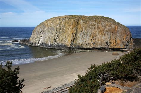 Seal Rock is a beautiful, fascinating beach on the central Oregon coast ...