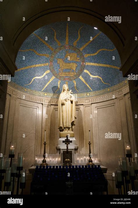 Interior of the Basilica of St. Mary in Minneapolis, Minnesota, USA ...