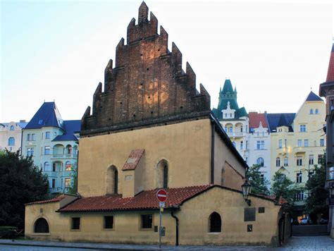 The Altneuschul, Prague: Medieval Jewish Synagogue Architecture ...