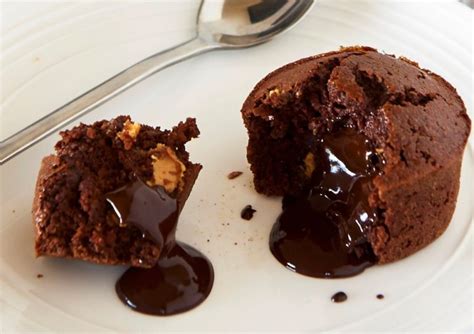 Make This 2 Minute Chocolate Lava Cake In The Microwave