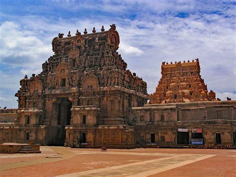 Brihadeeswarar Temple Thanjavur, history, timings, darshan, photos ...