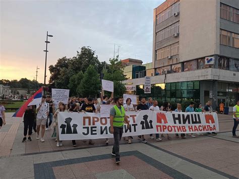 Komentari : Protest "Srbija protiv nasilja", šetnja do pružnog prelaza ...