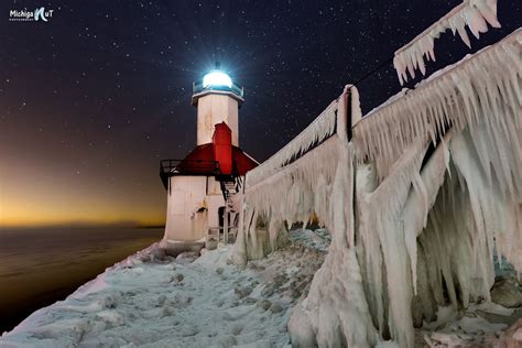 Lighthouse Gallery - State of Michigan | Cold starry night at St Joseph ...