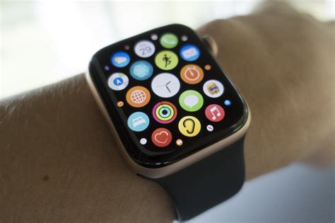 Apple Watch SE review: Back to basics with a blank screen | Macworld