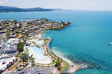 Airlie Beach Lagoon - Sailing Whitsundays