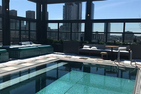 The 5 Best Rooftop Pools in Chicago | UrbanMatter