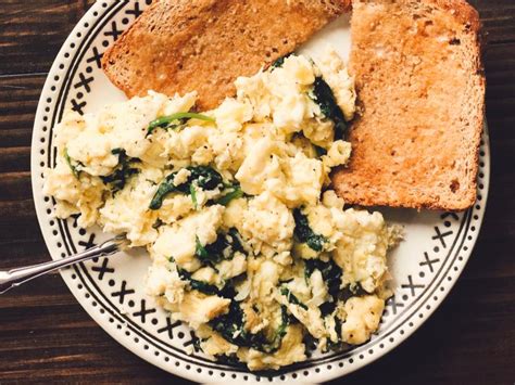 Spinach Scrambled Eggs Recipe and Nutrition - Eat This Much