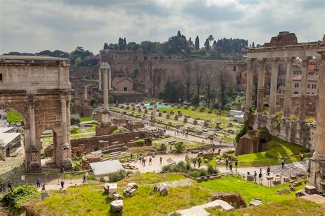 Premium Photo | Foro romano ruins