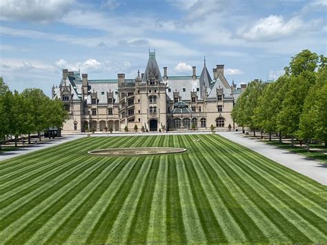 The Breathtaking Beauty of the Rose Garden at Biltmore Estate