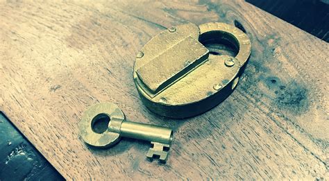 Lock and Key image - Free stock photo - Public Domain photo - CC0 Images