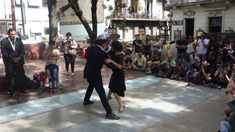 Tango en San Telmo, Buenos Aires - YouTube