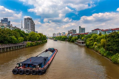 Coal barges sailing on the Beijing Grand Canal | TruckersReport.com ...