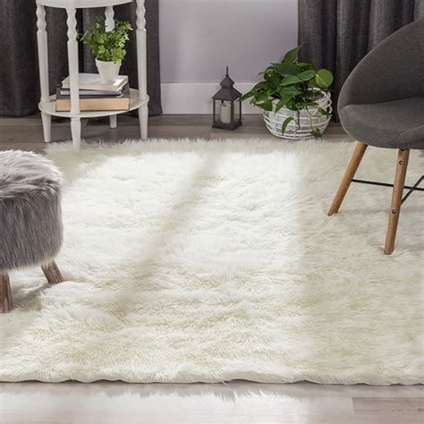 Faux Fur Rug to Add Texture in your Room | JYSK TAKS in 2021 | Rugs ...