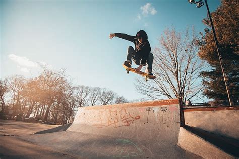 Skateboarding Tricks Wallpaper